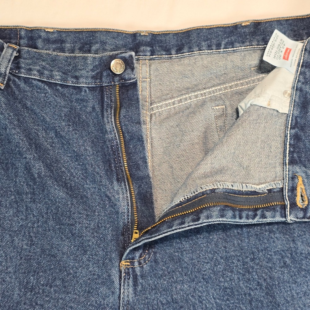 Wrangler Authentics Mens Relaxed Fit Jeans 42x30 Medium Wash Blue Denim 97601DR - Picture 3 of 16